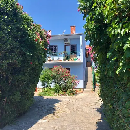 Apartment In Villa, Private Pool, Big Garden, Close To Sea And Old Town