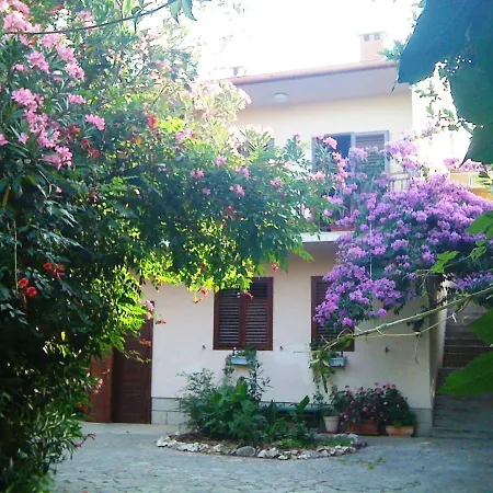 Apartment In Villa, Private Pool, Big Garden, Close To Sea And Old Town *